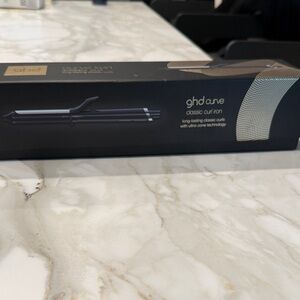 the Curve Classic Curl Iron in Black